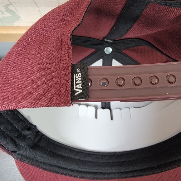 BRAND NEW Vans Classic Logo Snapback In Burgundy - Picture 6 of 6